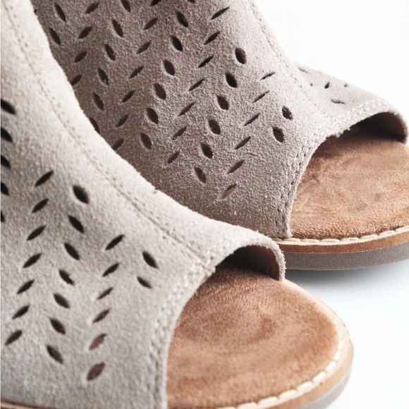 Toms Tan Suede Ankle Bootie Heels - Picture 3 of 9
